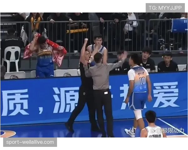 身体冲撞是否构成犯规？关键看这3个判罚条件